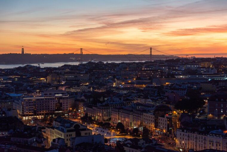 photograph-lisbon-at-night-walking-with-a-local-photographer-2