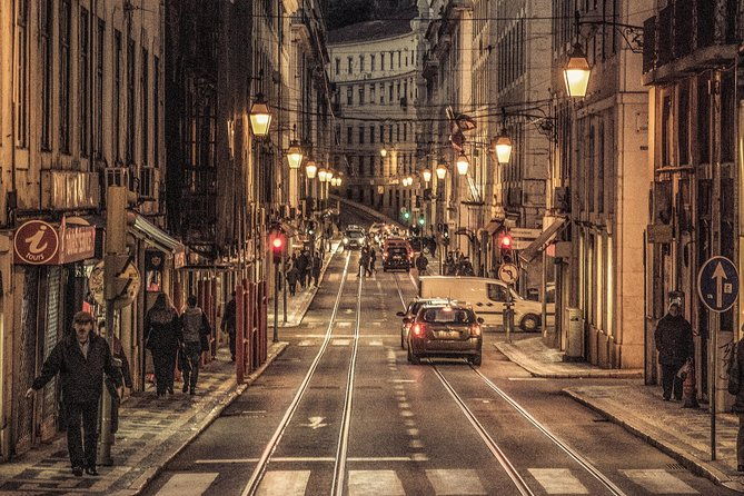 photograph-lisbon-at-night-walking-with-a-local-photographer