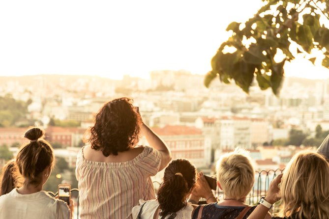 photograph-lisbon-at-night-walking-with-a-local-photographer
