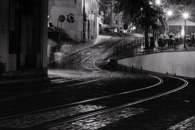 photograph-lisbon-at-night-walking-with-a-local-photographer