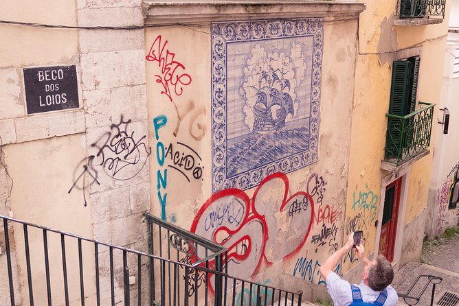 photograph-lisbon-walking-with-a-local-photographer-2