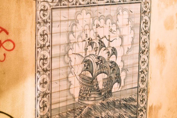 photograph-lisbon-walking-with-a-local-photographer-2