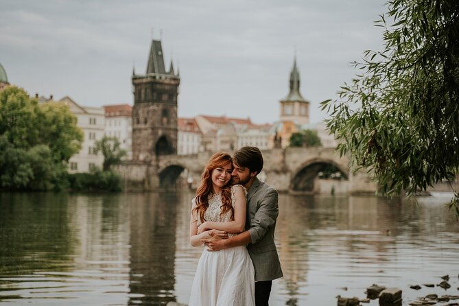 photographer-in-prague-couple-engagement-portrait-photoshoot-2