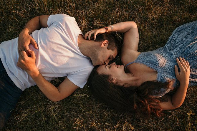 photographer-in-prague-couple-engagement-portrait-photoshoot