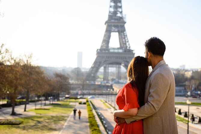 photographer-professional-photo-shoot-eiffel-tower