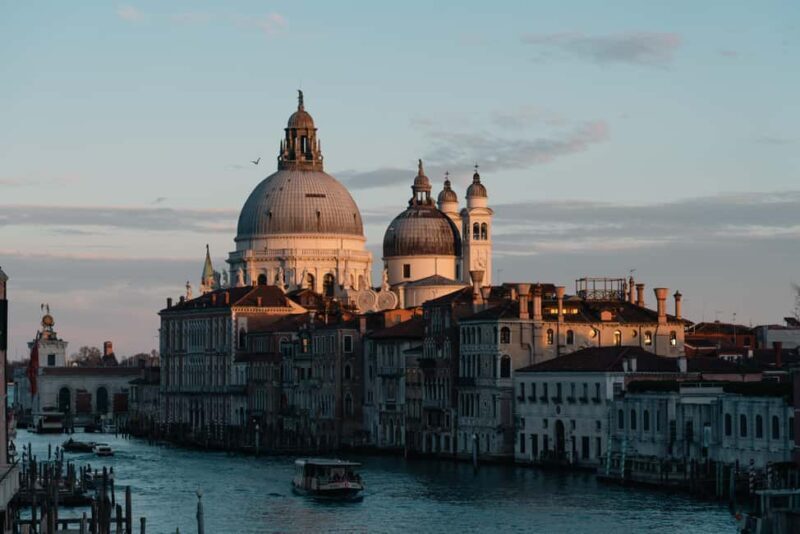 Photography Walk with your phone! Venice hidden gems - Who Should Consider This Tour?