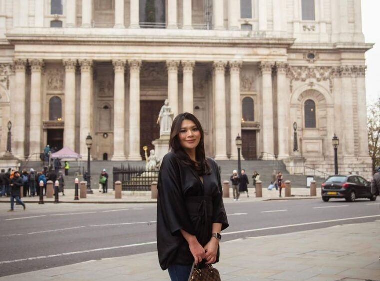 photoshoot-at-notting-hillcovent-gardenst-paul-cathedral