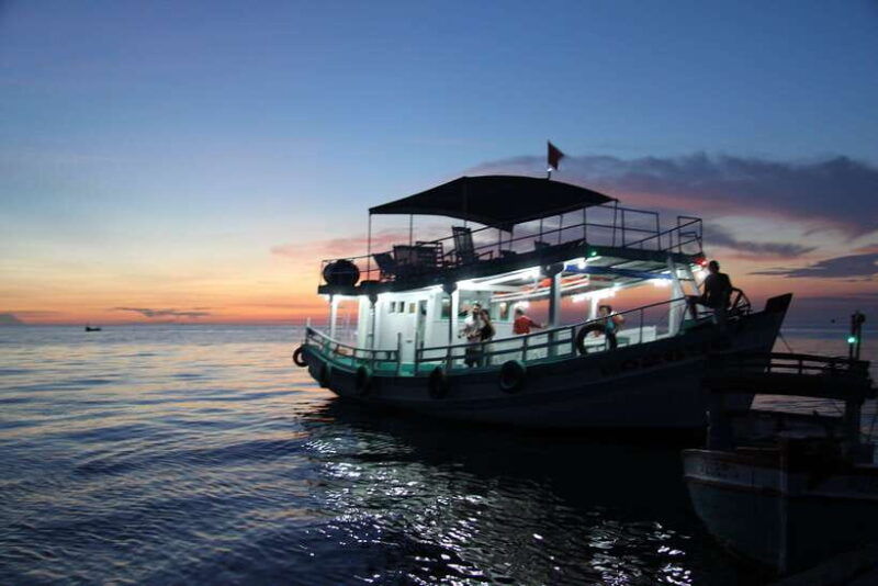 phu-quoc-night-squid-fishing-tour-with-dinner