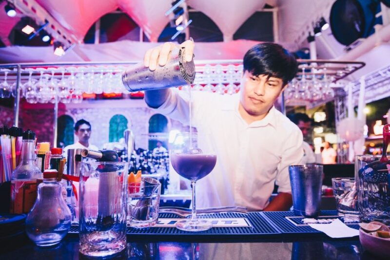 phuket-bar-crawl-tour