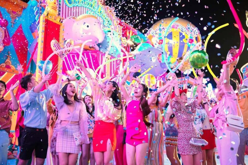 Phuket: Carnival Magic Show and Dinner Combo - The Indoor River Palace Zone