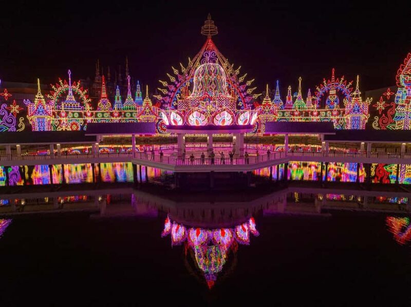 Phuket: Carnival Magic Show and Dinner Combo - Authentic Experience and Cultural Touches