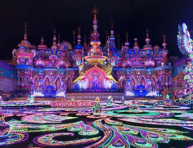 Phuket: Carnival Magic Show + Buffet Dinner - Key Points