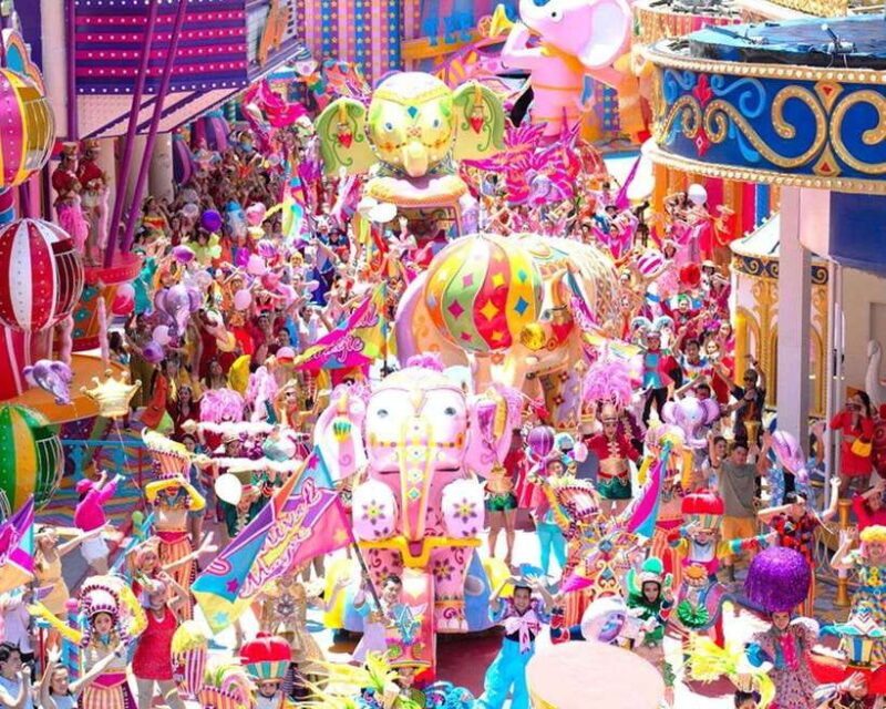 phuket-carnival-magic-show-royal-seat-with-dinner