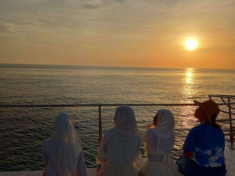 phuket-coral-island-by-catamaran-yacht-with-sunset-dinner