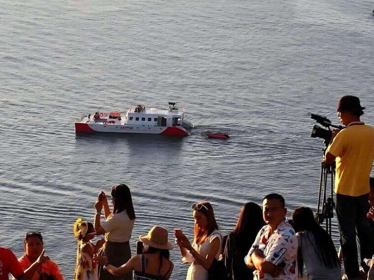 phuket-coral-island-by-catamaran-yacht-with-sunset-dinner