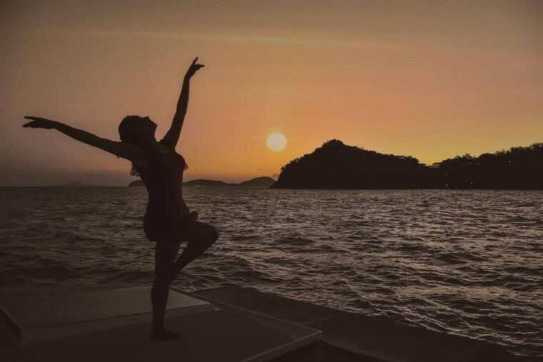phuket-coral-island-sunset-dinner-by-sailing-catamaran