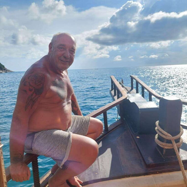 phuket-escape-the-crowds-on-relaxing-boat-snorkelling