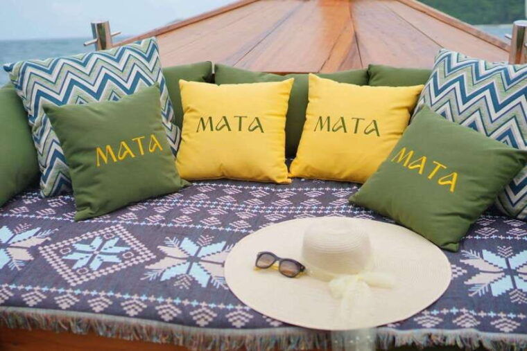 phuket-half-day-coral-maiton-by-luxury-long-tail-boat