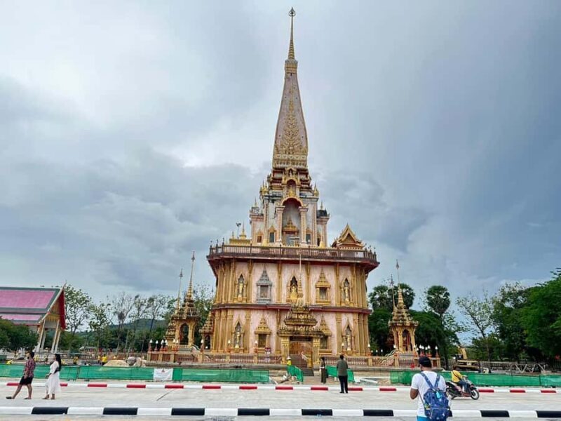 Phuket: Old Town, Chalong Temple, and Great Buddha Van Tour - Visiting Phuket’s Religious and Cultural Sights