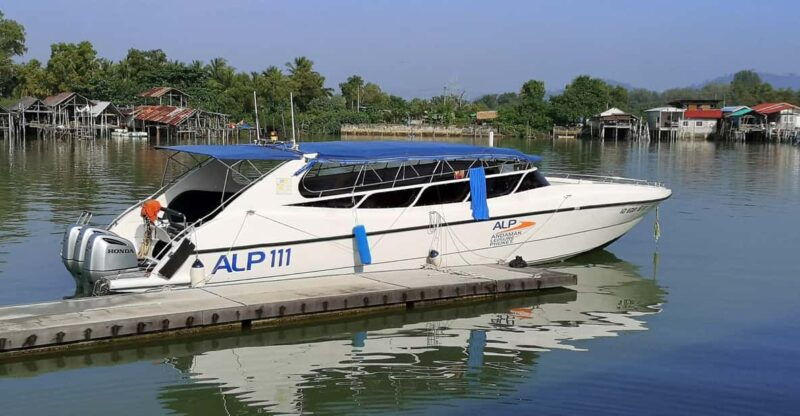 phuket-phang-nga-bay-trip-to-hong-panakjames-bond-island