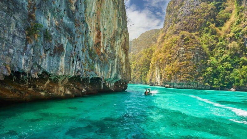 phuket-phi-phi-islands-and-maya-bay-day-trip-with-lunch-2