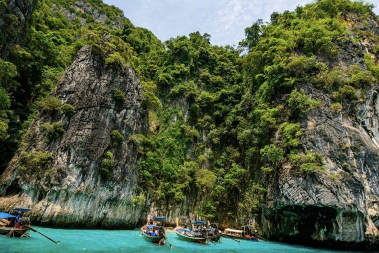 phuket-phi-phi-islands-and-maya-bay-day-trip-with-lunch