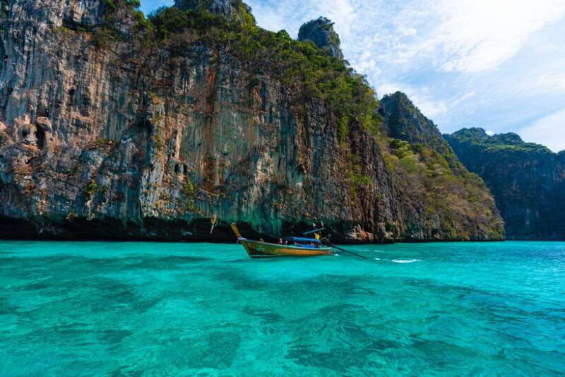 phuket-phiphi-maya-bay-khai-island-day-tour-by-speedboat