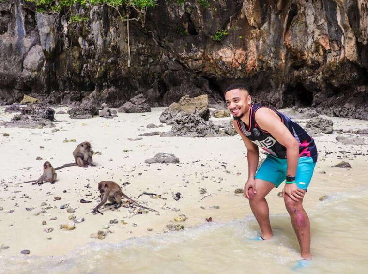 phuket-phiphi-maya-bay-khai-island-day-tour-by-speedboat