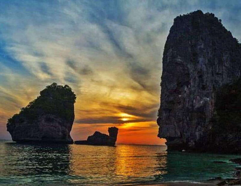 phuket-private-early-bird-charter-to-phi-phi-bamboo