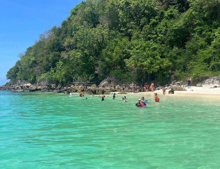 phuket-private-speedboat-charter-to-phi-phi-khai-islands