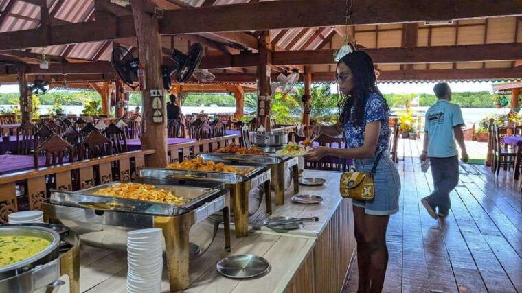 phuket-private-tour-to-james-bond-ko-panyi-samet-nangshe