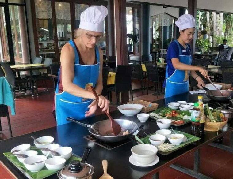 phuket-thai-cooking-class-with-local-market-visit