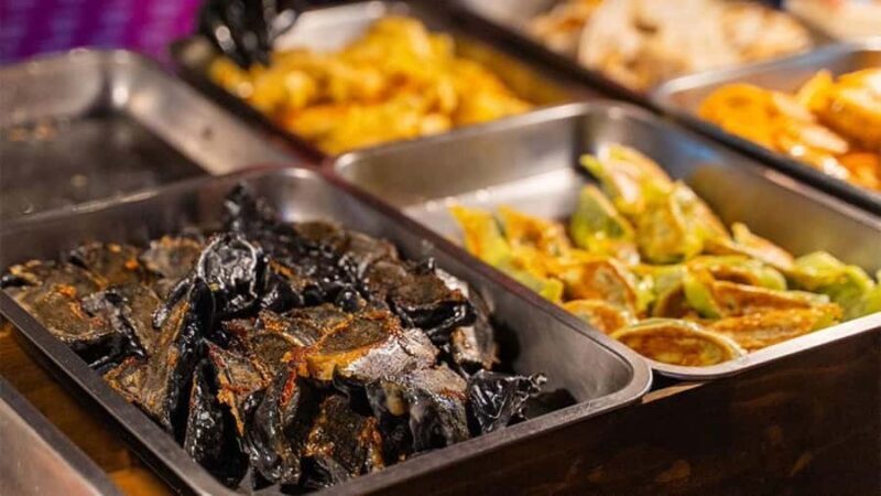 Phuket: Thalang Road Sunday Night Market Tour - Entertainment and Cultural Highlights