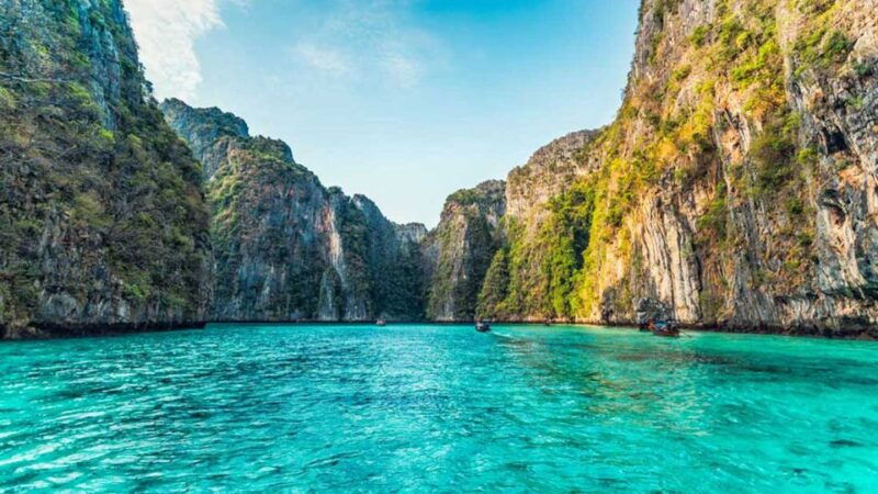 phuket-to-phi-phi-full-day-luxury-speed-boat-charter