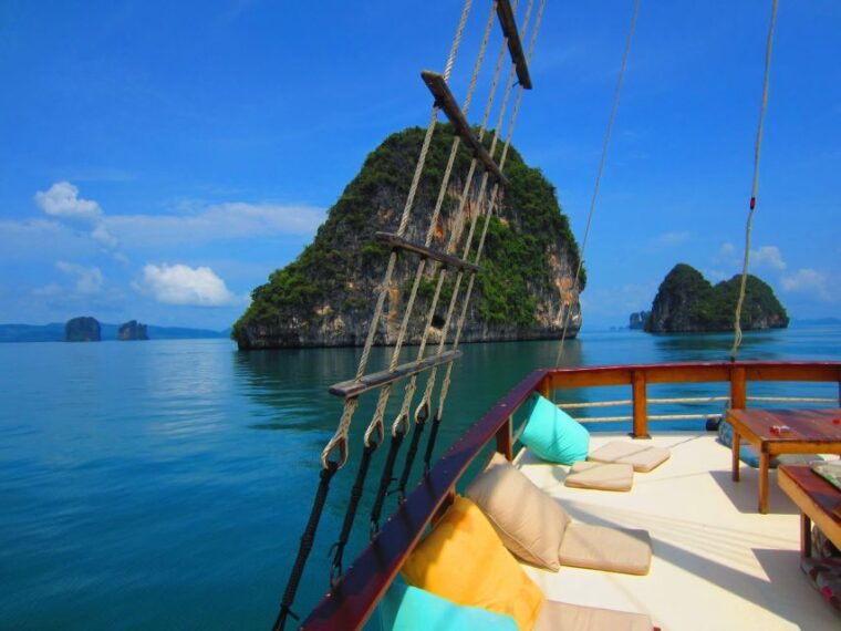phuket-traditional-boat-to-phang-nga-bay-and-hong-island