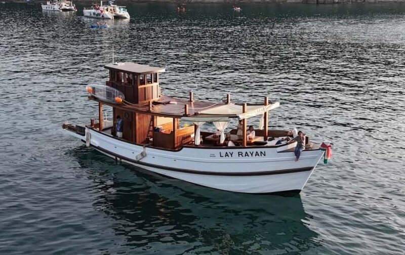 Phuket: Vintage Private Boat Tour with Snorkeling and Meals - Key Points