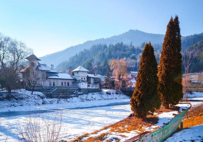 Piatra Neam: Neam County Lakes Sighthseeing Guided Tour - Key Points