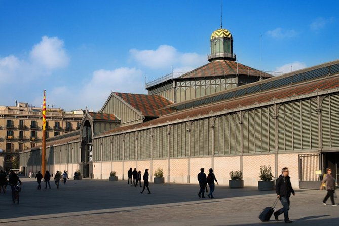 picasso-in-barcelona-max-6-people-walk-el-born-and-picasso-museum-2