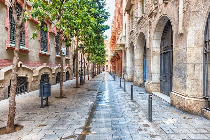 picasso-in-barcelona-max-6-people-walk-el-born-and-picasso-museum