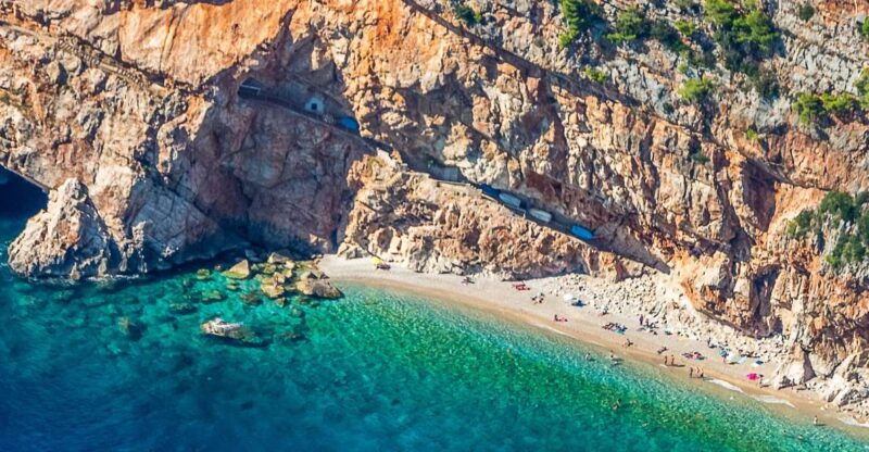 picnic-on-hidden-paradise-beach