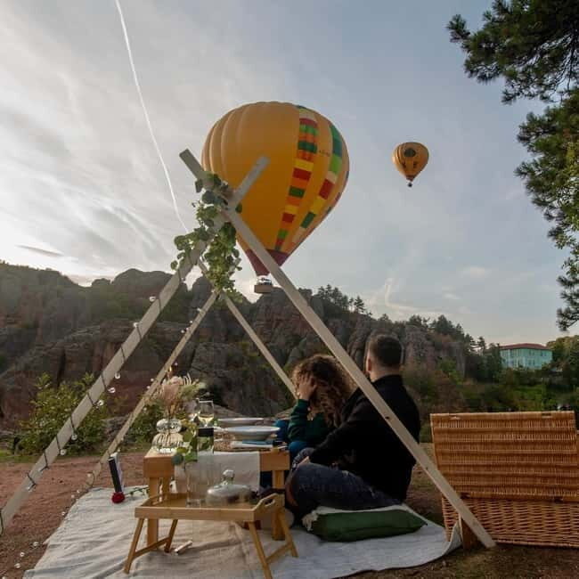 Picnic with a View: Belogradchik's Breathtaking Romance - The Food and Decor