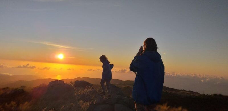 pico-do-arieiro-private-4x4-sunrise-trip-with-hot-drinks