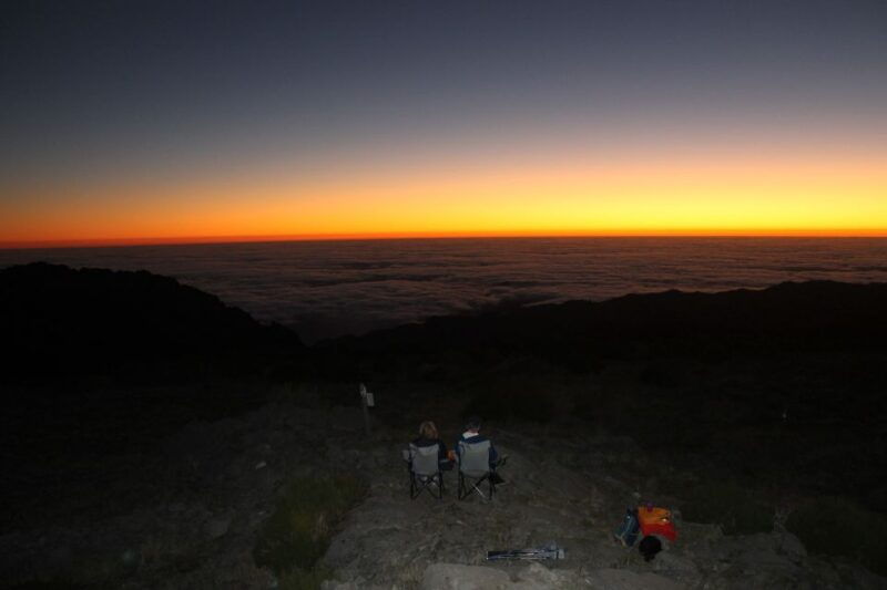 pico-do-arieiro-private-4x4-sunrise-trip-with-hot-drinks