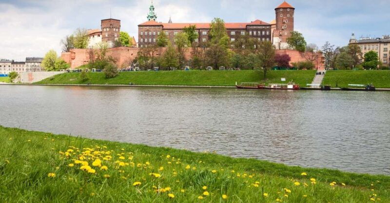 picturesque-cruise-on-the-vistula-in-the-heart-of-krakow