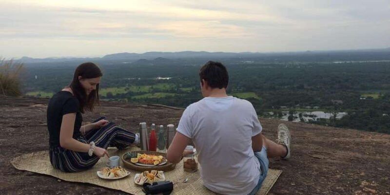 pidurangala-rock-sunrise-sunset-picnic-hike