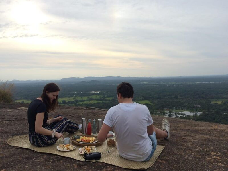 pidurangala-rock-sunrise-sunset-picnic-hike