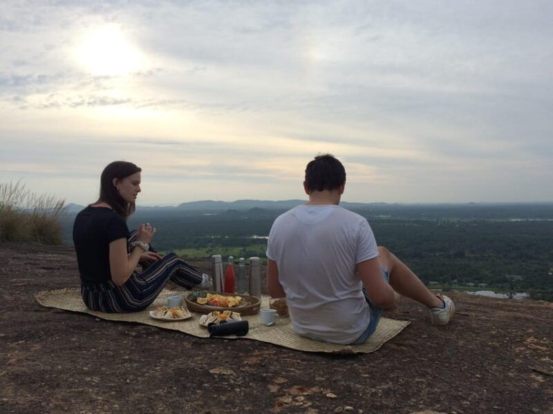 pidurangala-rock-sunrise-sunset-picnic-hike