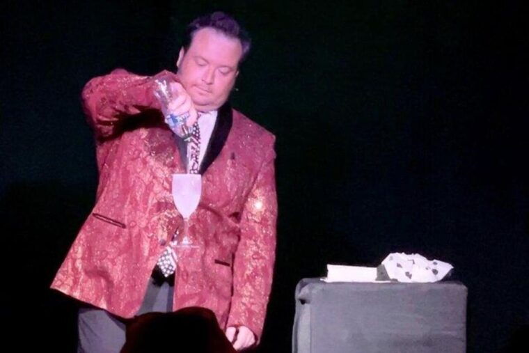 pigeon-forge-steven-bests-unbelievable-magic-show