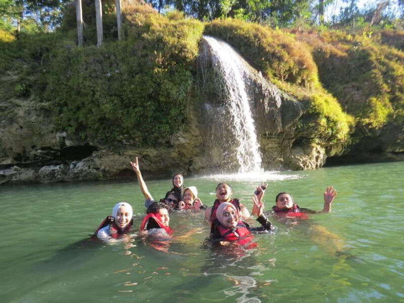 pindul-cave-oyo-river-tubing-timang-beach-adventure-trip