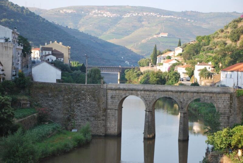pinhao-douro-valley-rabelo-boat-tour-and-kayak-experience